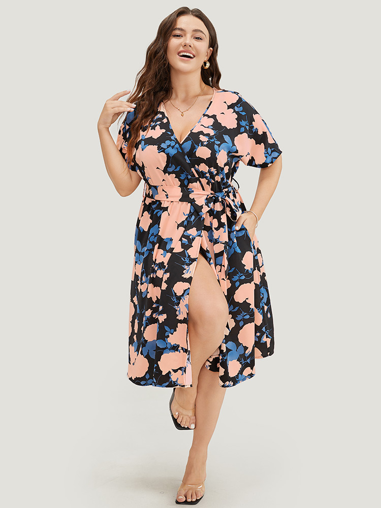 

Plus Size Floral Print Split Hem Belted Pocket Batwing Sleeve Dress Multicolor Women Elegant Wrap V-neck Short sleeve Curvy Knee Dress BloomChic