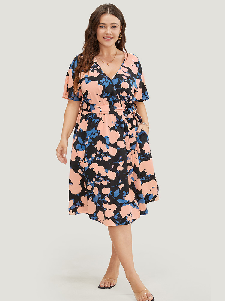 

Plus Size Floral Print Split Hem Belted Pocket Batwing Sleeve Dress Multicolor Women Elegant Wrap V-neck Short sleeve Curvy Knee Dress BloomChic