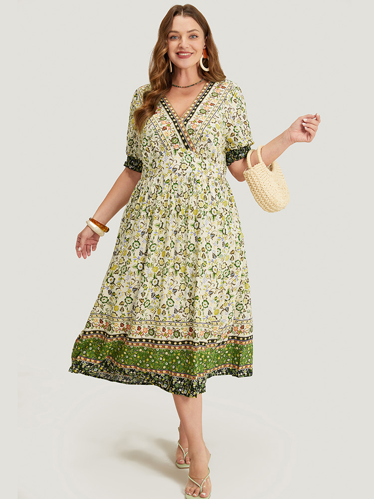 

Plus Size Bandana Print Surplice Neck Pocket Shirred Puff Sleeve Dress Moss Women Vacation Overlap Collar Short sleeve Curvy Midi Dress BloomChic