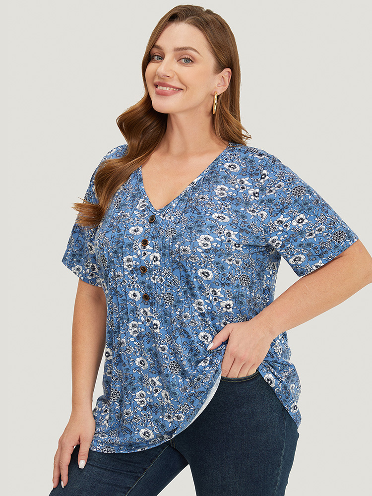 Plus Size Women Dailywear Floral Regular Sleeve Short sleeve V-neck Elegant T-shirts BloomChic 