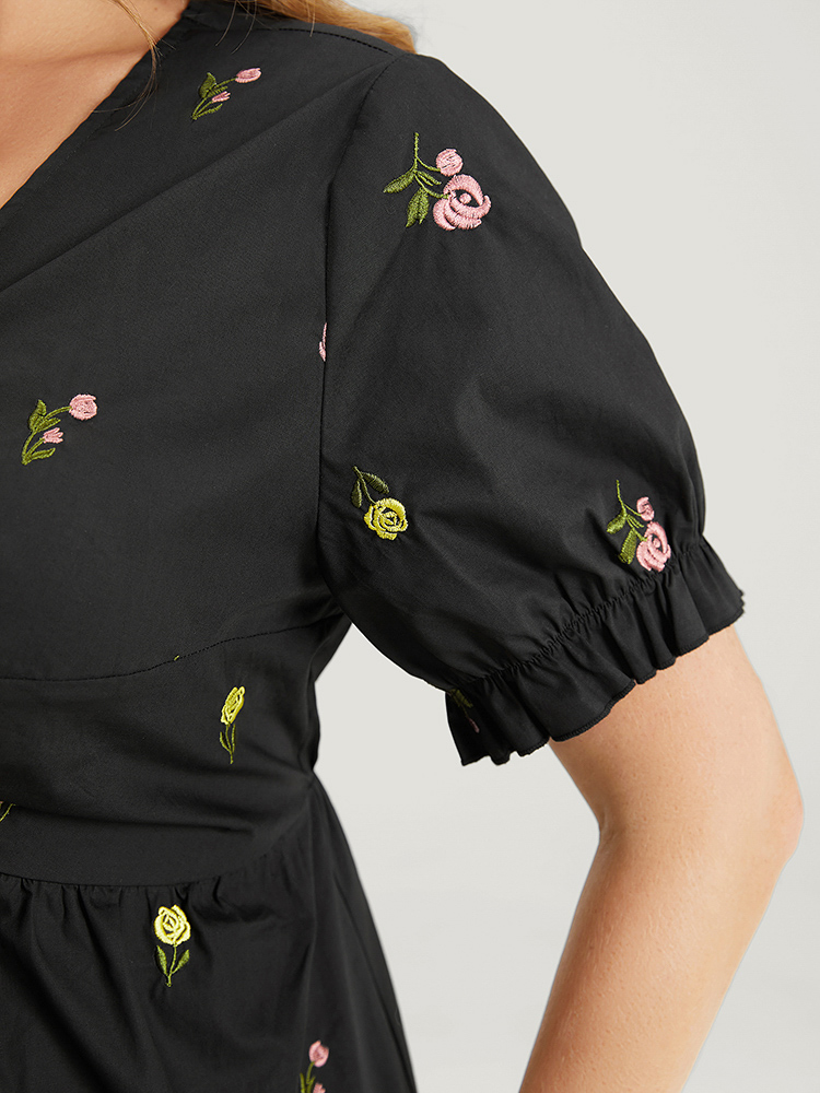 

Plus Size BlackFlower Floral Embroidered Ruched Puff Sleeve Blouse Women Elegant Short sleeve V-neck Dailywear Blouses BloomChic