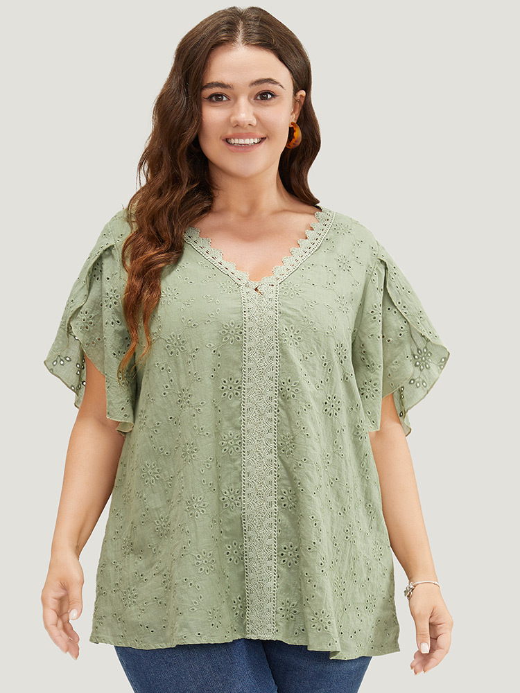 

Plus Size Moss Solid Broderie Anglaise Split Sleeve Contrast Lace Blouse Women Elegant Short sleeve V-neck Dailywear Blouses BloomChic