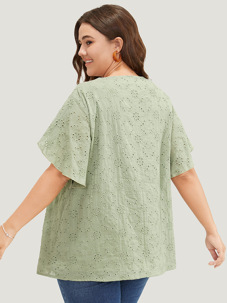 

Plus Size Moss Solid Broderie Anglaise Split Sleeve Contrast Lace Blouse Women Elegant Short sleeve V-neck Dailywear Blouses BloomChic