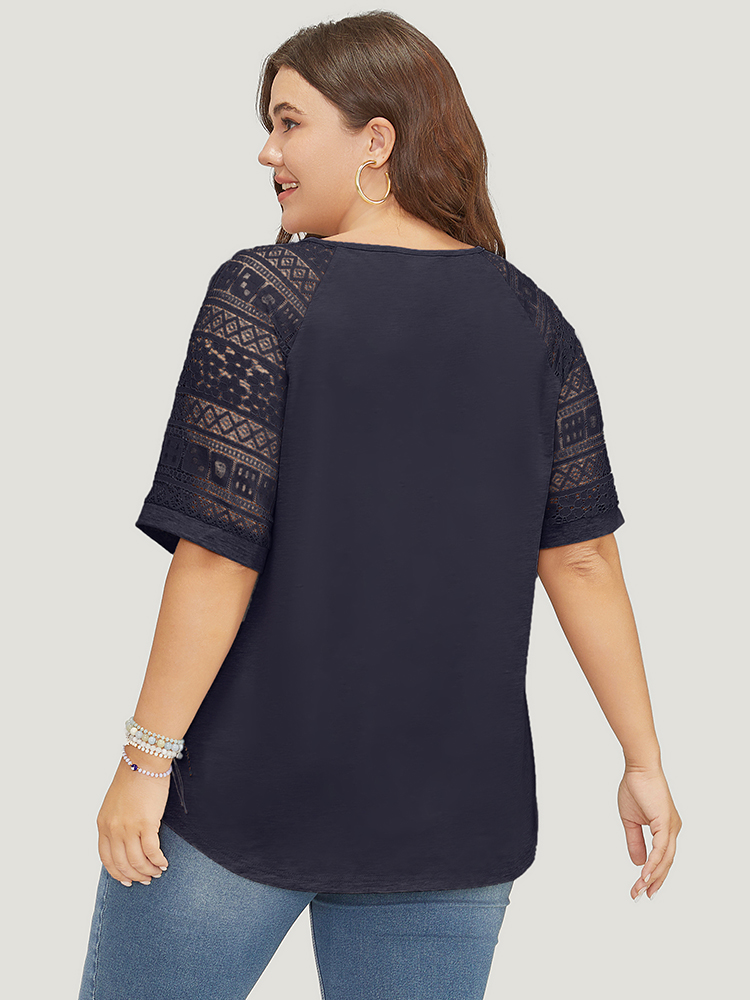 Plus Size Solid Pocket Contrast Lace Raglan Sleeve Arc Hem T-shirt Indigo Women Elegant Arc Hem Plain Round Neck Dailywear T-shirts BloomChic 12/L 