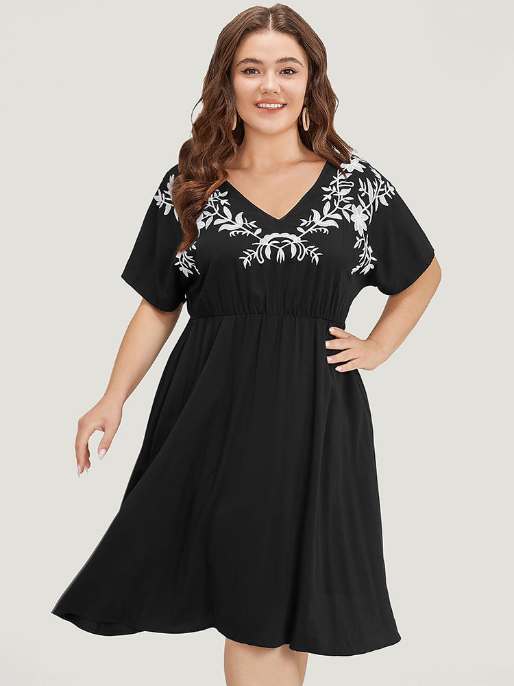 

Plus Size Floral Embroidered Pocket Dolman Sleeve Ruffle Dress Black Women Vacation Embroidered V-neck Short sleeve Curvy Knee Dress BloomChic