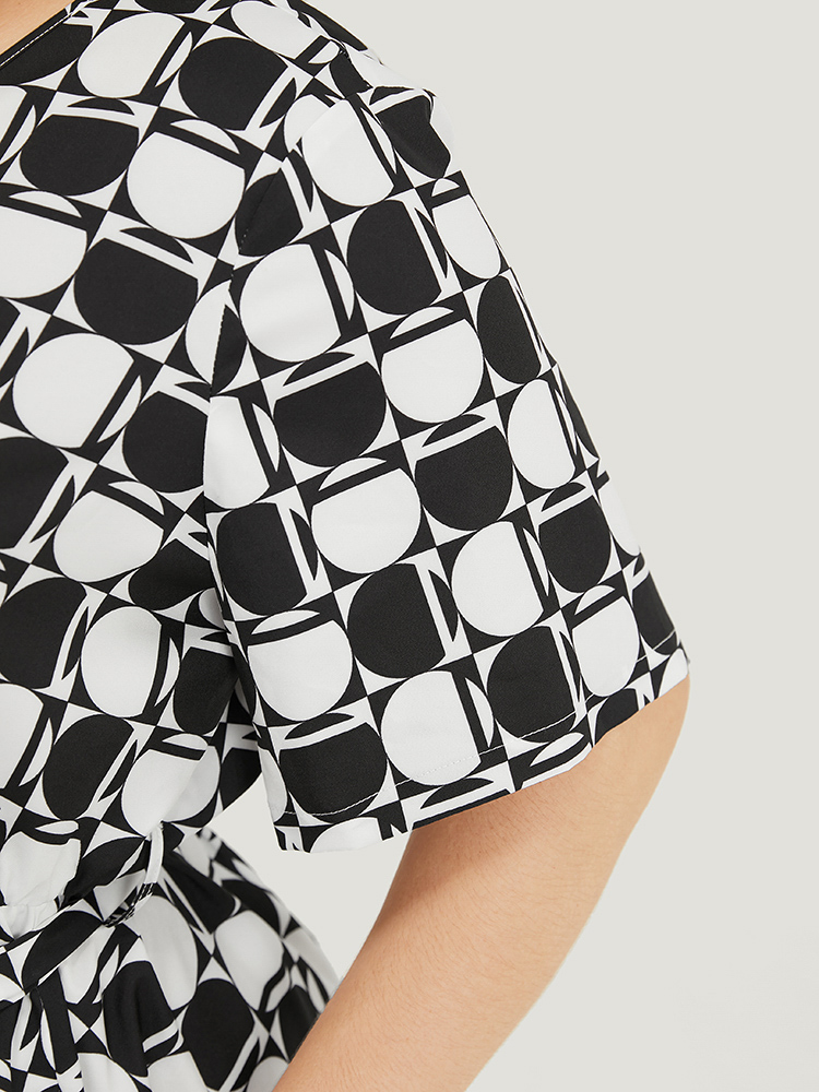 Plus Size Women Dailywear Geometric Contrast Regular Sleeve Short sleeve V-neck Pocket Belt Elegant Dresses BloomChic 