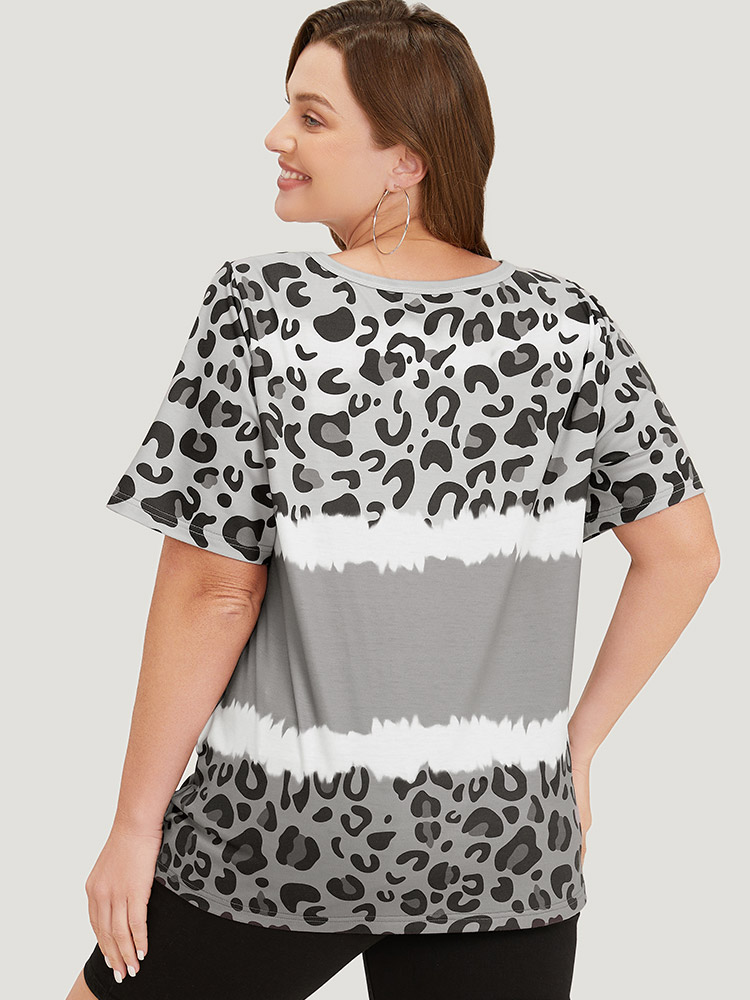 Plus Size Women Dailywear Leopard Contrast Regular Sleeve Short sleeve V-neck Casual T-shirts BloomChic 
