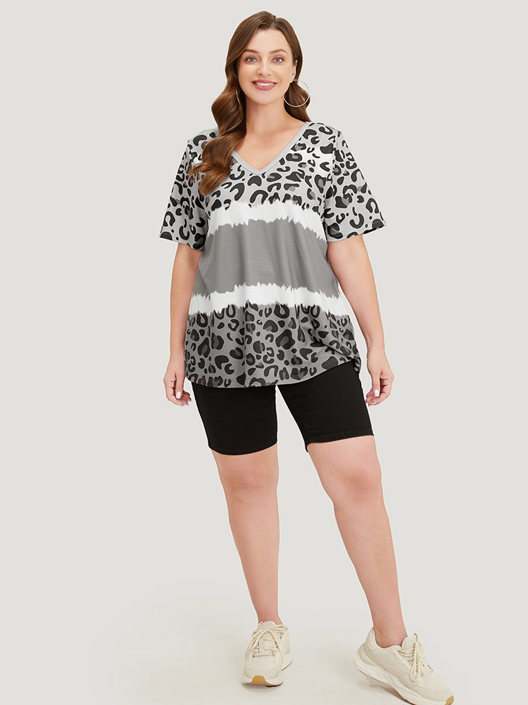 Plus Size Women Dailywear Leopard Contrast Regular Sleeve Short sleeve V-neck Casual T-shirts BloomChic 