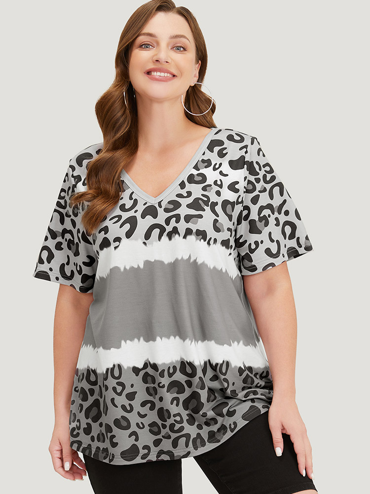 Plus Size Women Dailywear Leopard Contrast Regular Sleeve Short sleeve V-neck Casual T-shirts BloomChic 