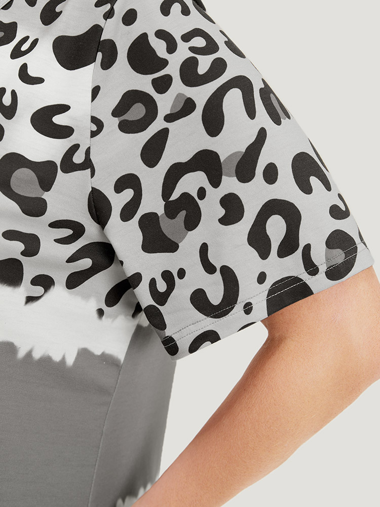 Plus Size Women Dailywear Leopard Contrast Regular Sleeve Short sleeve V-neck Casual T-shirts BloomChic 