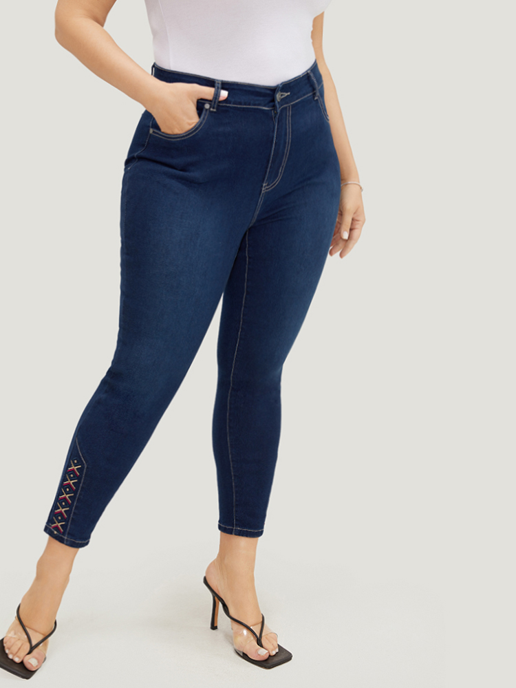 

Plus Size Very Stretchy High Rise Dark Wash Geometric Embroidered Jeans Women Indigo Casual Plain Embroidered High stretch Pocket Jeans BloomChic