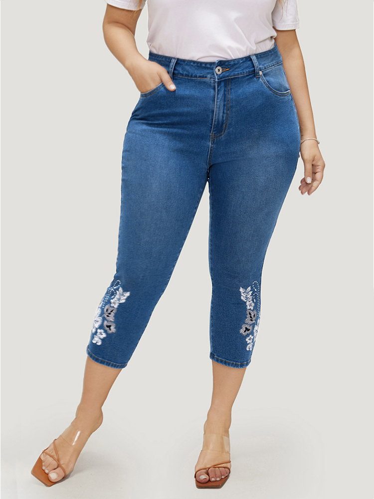 

Plus Size Very Stretchy High Rise Medium Wash Embroidered Cropped Jeans Women LightBlue Casual Plain Embroidered High stretch Pocket Jeans BloomChic