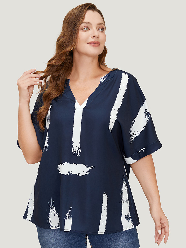 

Plus Size Indigo Brush Print Rolll Batwing Sleeve Blouse Women Elegant Half Sleeve V-neck Dailywear Blouses BloomChic