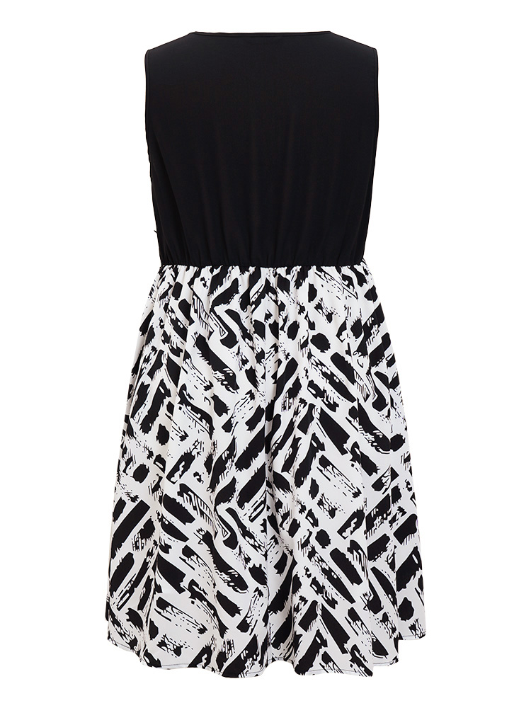 Plus Size Women Dailywear Geometric Gathered Sleeveless Sleeveless V-neck Pocket Elegant Dresses BloomChic 