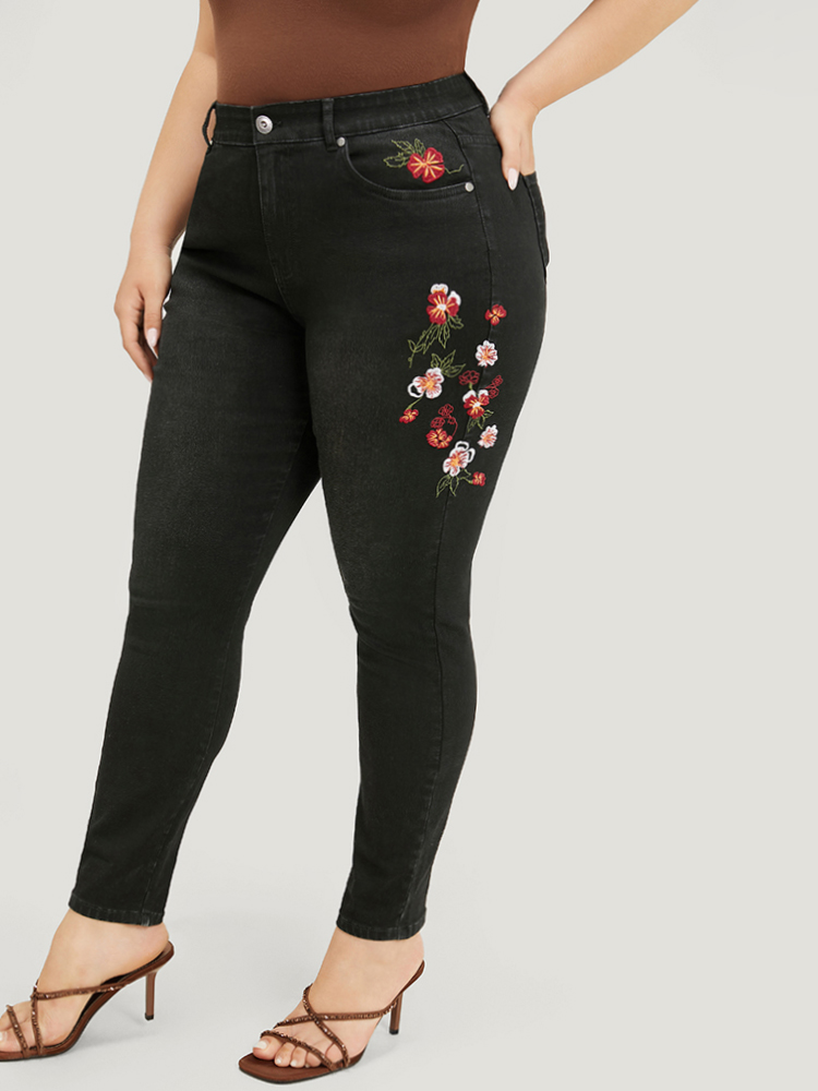 Plus Size Very Stretchy High Rise Black Wash Floral Embroidered Jeans Women Black Casual Plain Embroidered High stretch Pocket Jeans BloomChic 10/M 