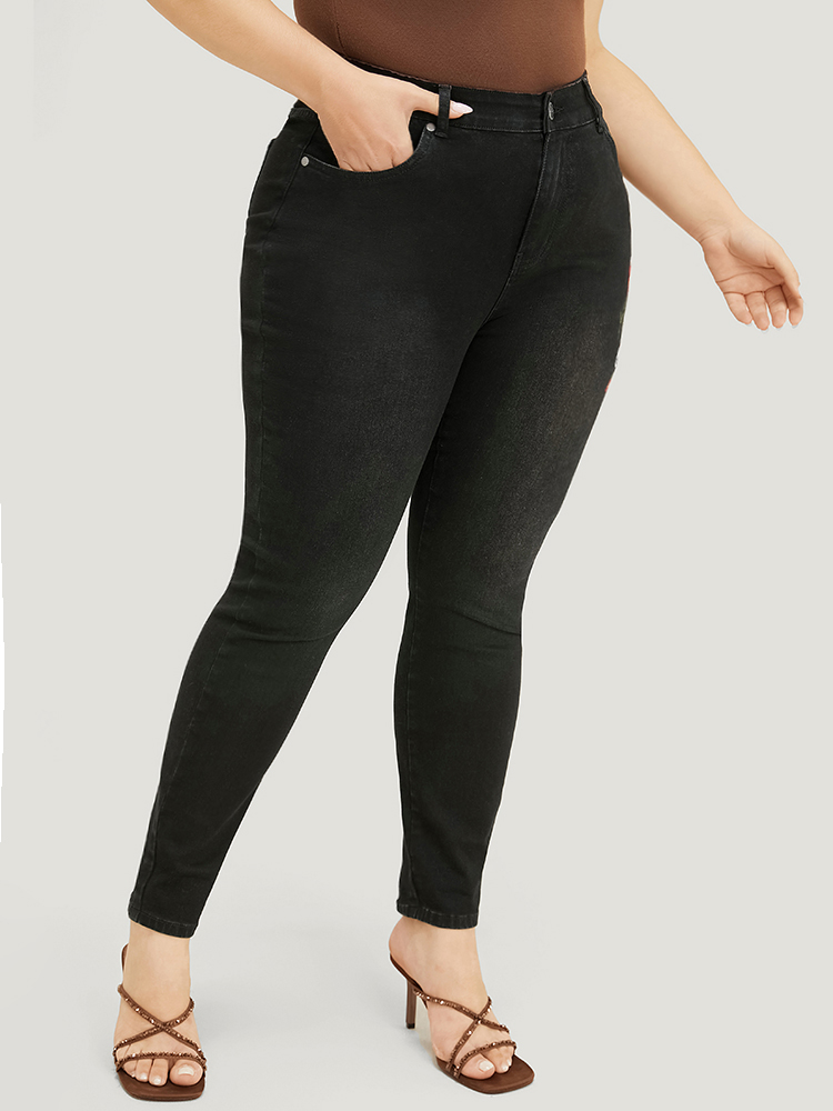 Plus Size Very Stretchy High Rise Black Wash Floral Embroidered Jeans Women Black Casual Plain Embroidered High stretch Pocket Jeans BloomChic 10/M 