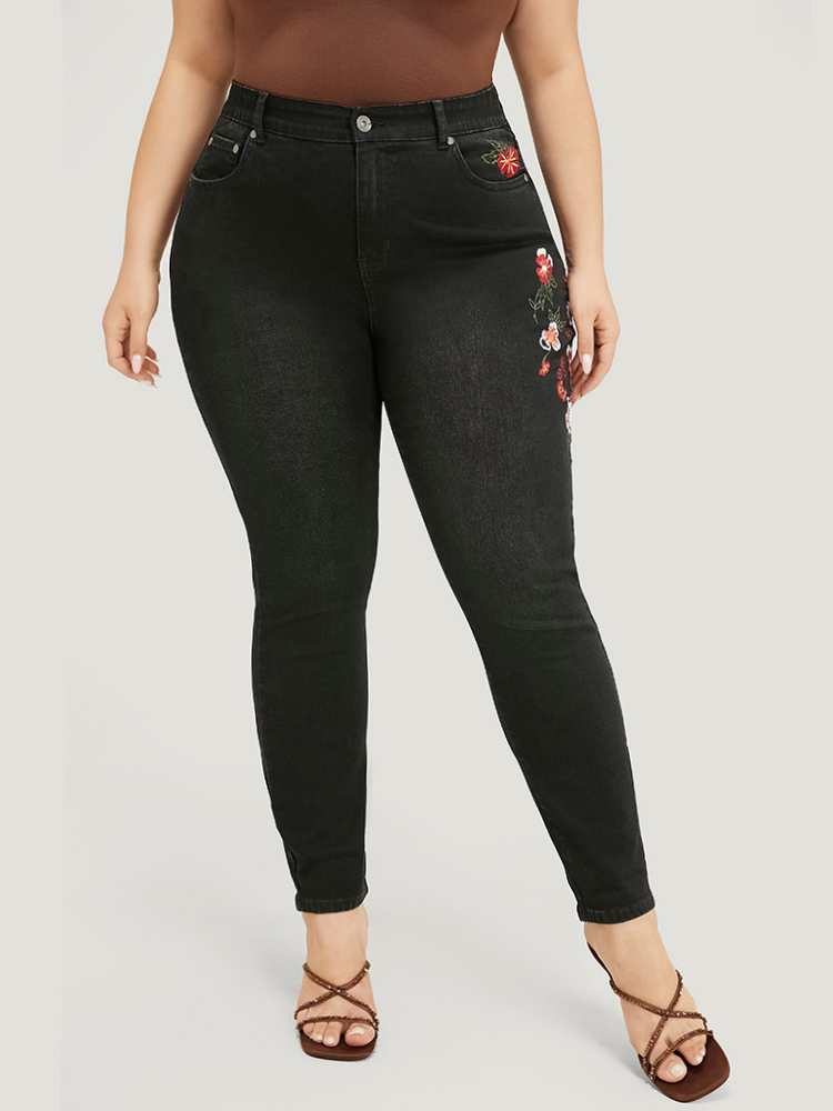 Plus Size Very Stretchy High Rise Black Wash Floral Embroidered Jeans Women Black Casual Plain Embroidered High stretch Pocket Jeans BloomChic 10/M 