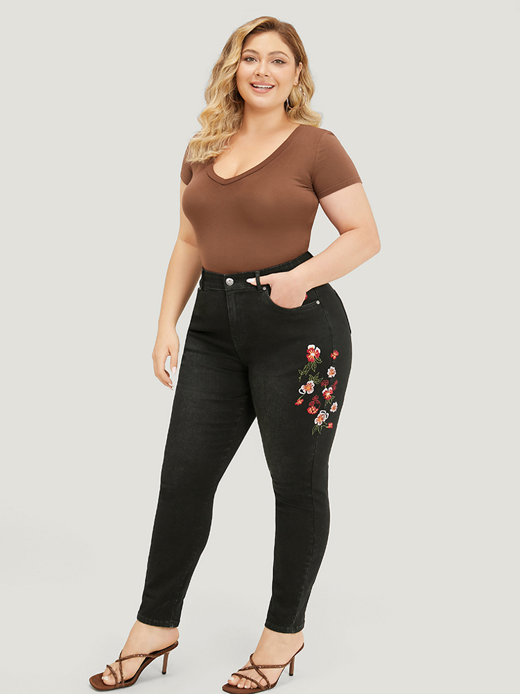 Plus Size Very Stretchy High Rise Black Wash Floral Embroidered Jeans Women Black Casual Plain Embroidered High stretch Pocket Jeans BloomChic 10/M 
