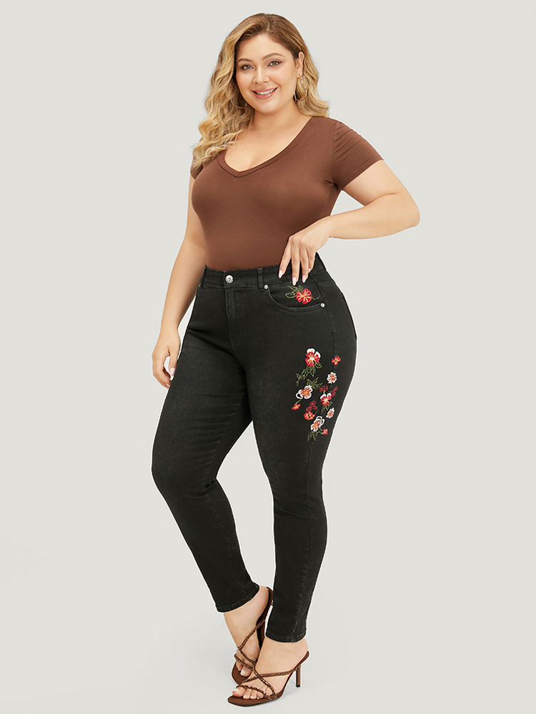 Plus Size Very Stretchy High Rise Black Wash Floral Embroidered Jeans Women Black Casual Plain Embroidered High stretch Pocket Jeans BloomChic 10/M 