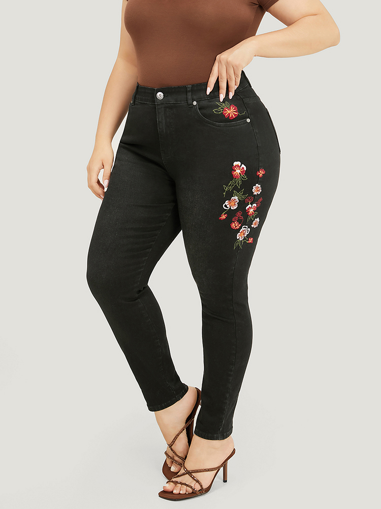 

Plus Size Very Stretchy High Rise Black Wash Floral Embroidered Jeans Women Black Casual Plain Embroidered High stretch Pocket Jeans BloomChic