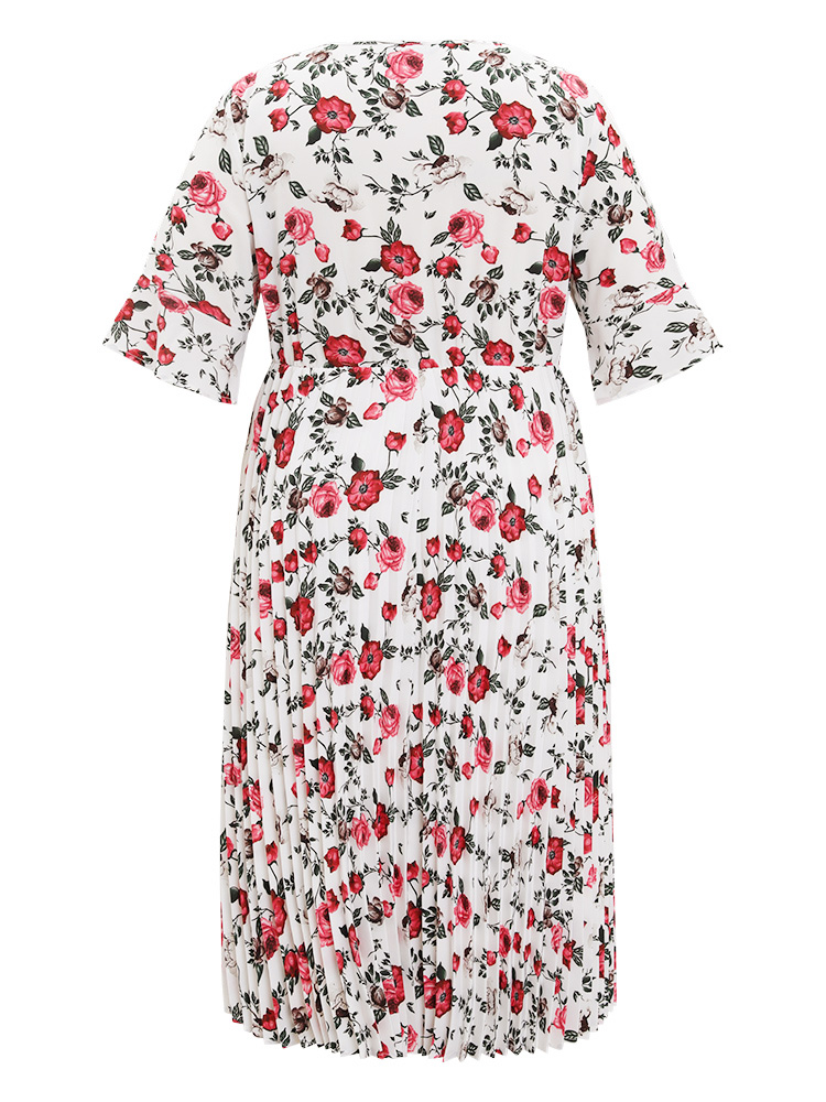 Plus Size Women Dailywear Floral Pleated Bell Sleeve Half Sleeve Round Neck Pocket Elegant Dresses BloomChic 