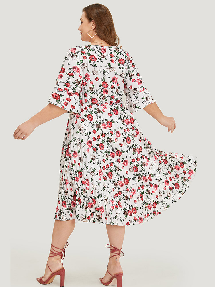 Plus Size Women Dailywear Floral Pleated Bell Sleeve Half Sleeve Round Neck Pocket Elegant Dresses BloomChic 