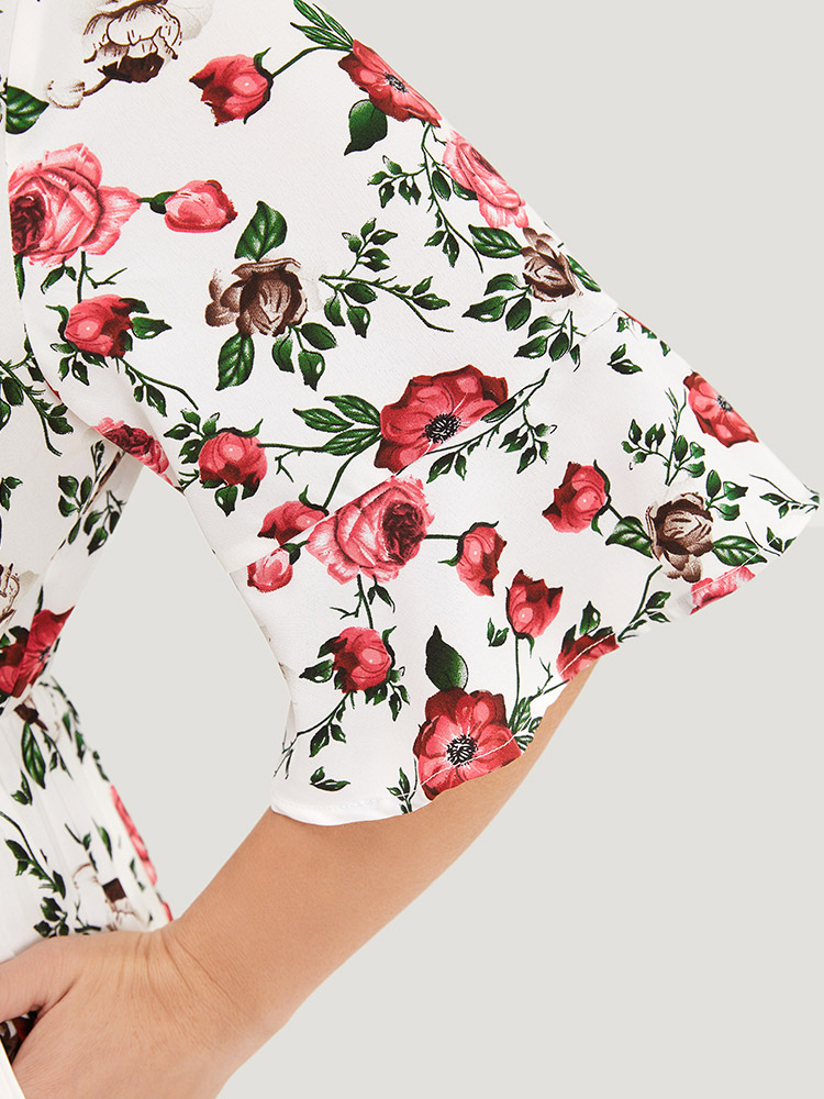 Plus Size Women Dailywear Floral Pleated Bell Sleeve Half Sleeve Round Neck Pocket Elegant Dresses BloomChic 