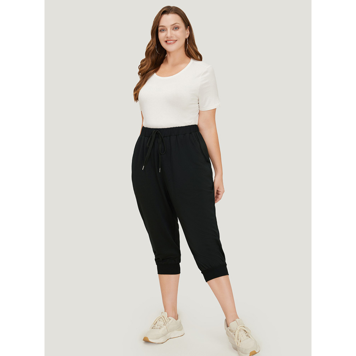 

Plus Size Solid Knot Front Pocket Carrot Pants Women Black Casual High Rise Dailywear Pants BloomChic