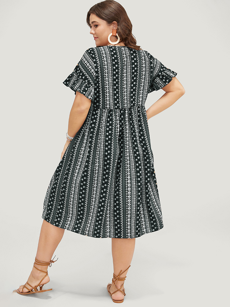 

Plus Size Bandana Print Pocket V Neck Ruffle Sleeve Dress Black Women Vacation Printed V-neck Short sleeve Curvy Midi Dress BloomChic