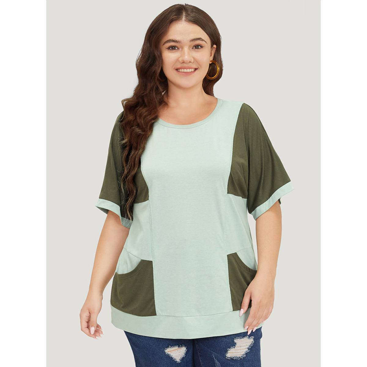 

Plus Size Two Tone Dolman Sleeve Patched Pocket T-shirt Sage Women Casual Contrast Colorblock Round Neck Dailywear T-shirts BloomChic