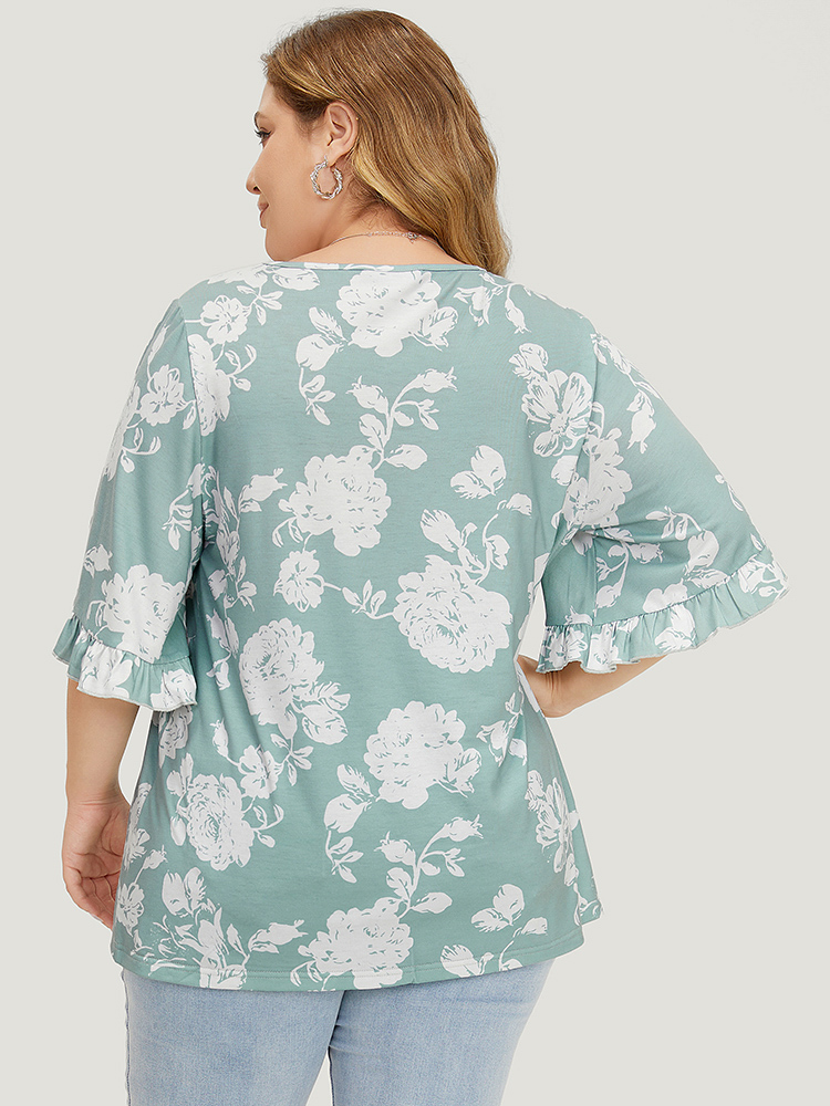 Plus Size Women Dailywear Floral Gathered Ruffle Sleeve Half Sleeve V-neck Elegant T-shirts BloomChic 