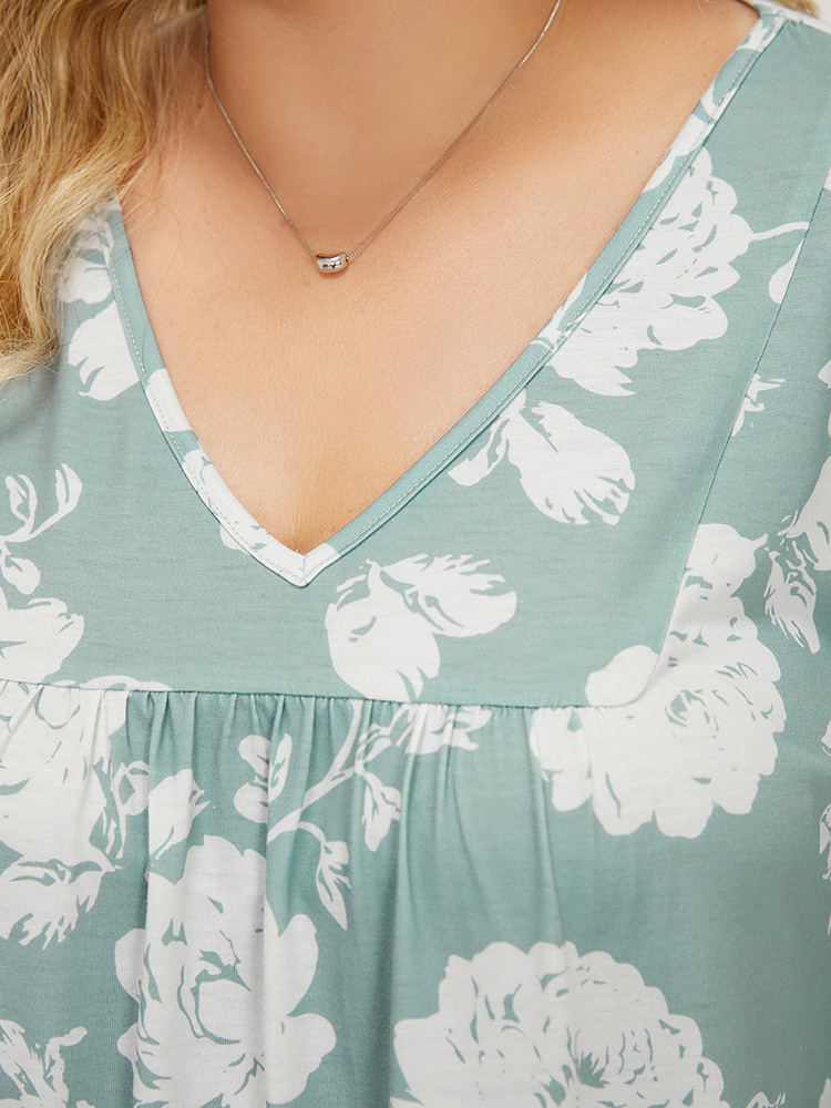 Plus Size Women Dailywear Floral Gathered Ruffle Sleeve Half Sleeve V-neck Elegant T-shirts BloomChic 
