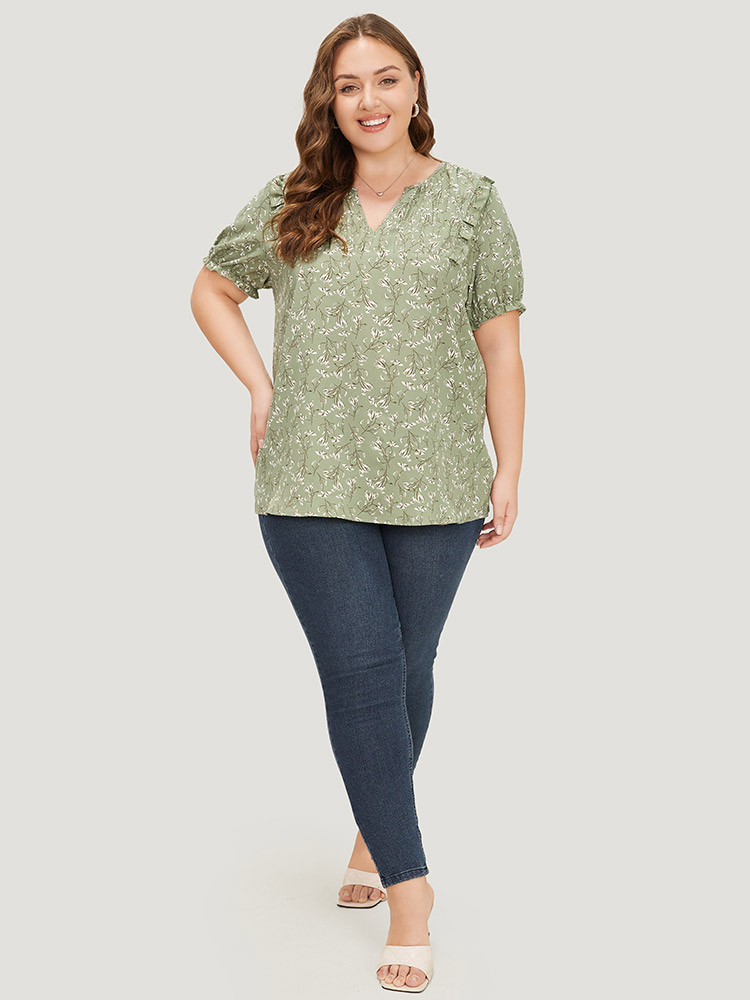 Plus Size Women Dailywear Ditsy Floral Ruffles Puff Sleeve Short sleeve Notched collar Party Blouses BloomChic 