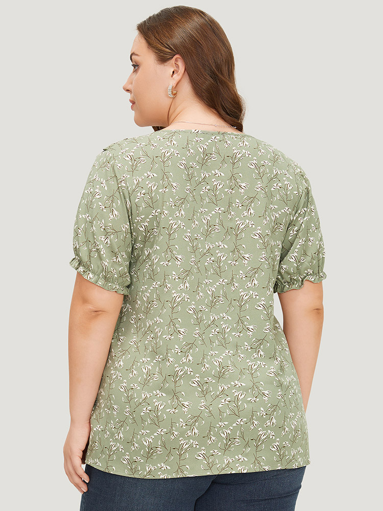 Plus Size Women Dailywear Ditsy Floral Ruffles Puff Sleeve Short sleeve Notched collar Party Blouses BloomChic 