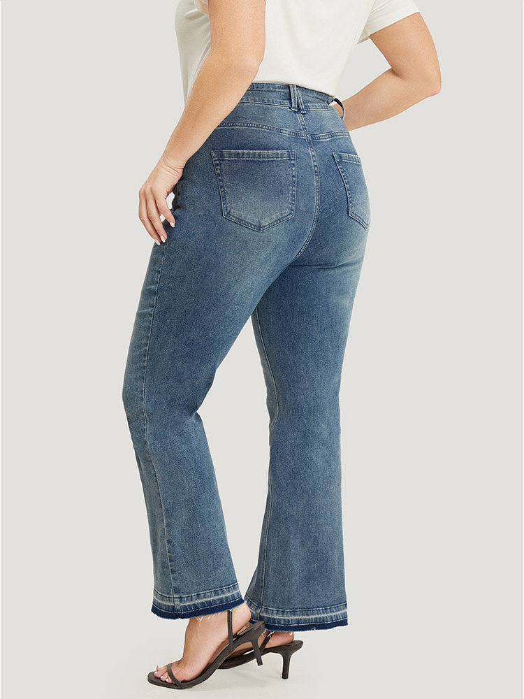 Plus Size Women Dailywear High stretch Flare Leg Medium Wash Casual Jeans BloomChic 