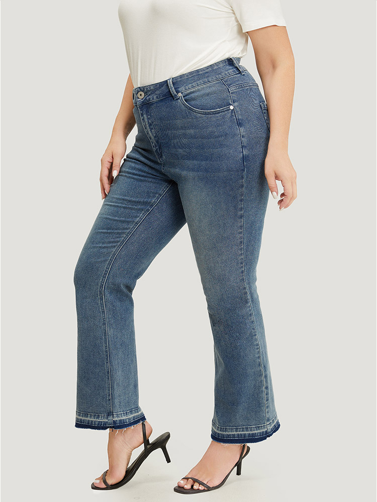 Plus Size Women Dailywear High stretch Flare Leg Medium Wash Casual Jeans BloomChic 