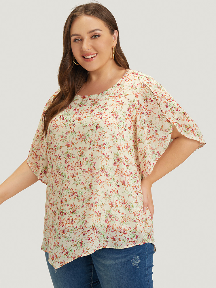 

Plus Size White Ditsy Floral Split Petal Sleeve Crew Neck Blouse Women Elegant Short sleeve Round Neck Dailywear Blouses BloomChic