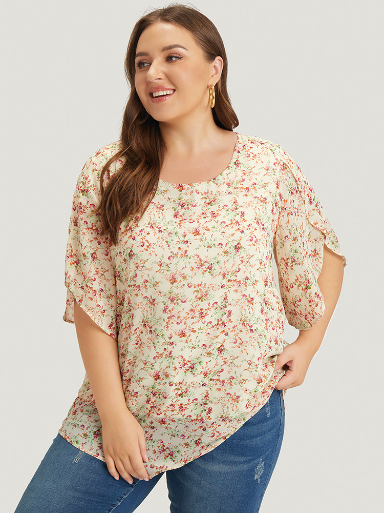 

Plus Size White Ditsy Floral Split Petal Sleeve Crew Neck Blouse Women Elegant Short sleeve Round Neck Dailywear Blouses BloomChic