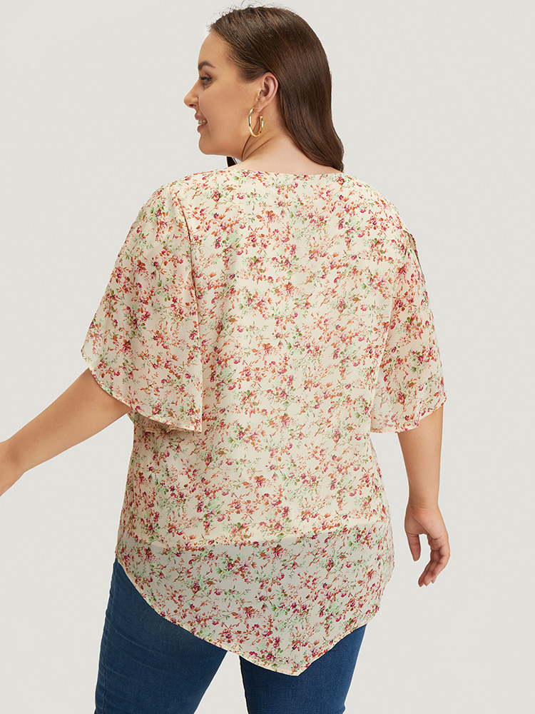 Plus Size Women Dailywear Ditsy Floral Slit Ruffle Sleeve Short sleeve Round Neck Elegant Blouses BloomChic 