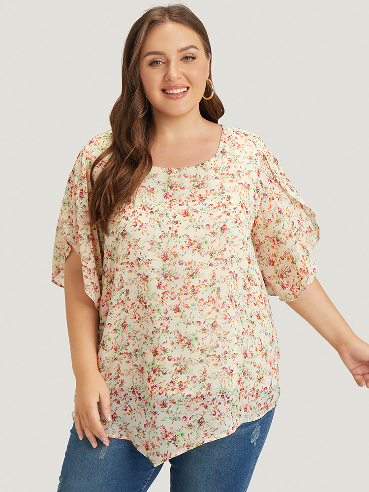 Plus Size Women Dailywear Ditsy Floral Slit Ruffle Sleeve Short sleeve Round Neck Elegant Blouses BloomChic 