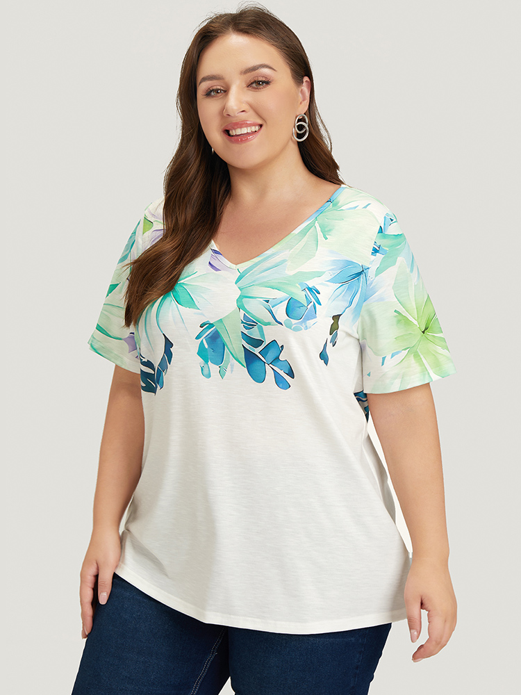 

Plus Size Floral Printed Short Sleeve V Neck T-shirt Mint Women Elegant Floral V-neck Work T-shirts BloomChic