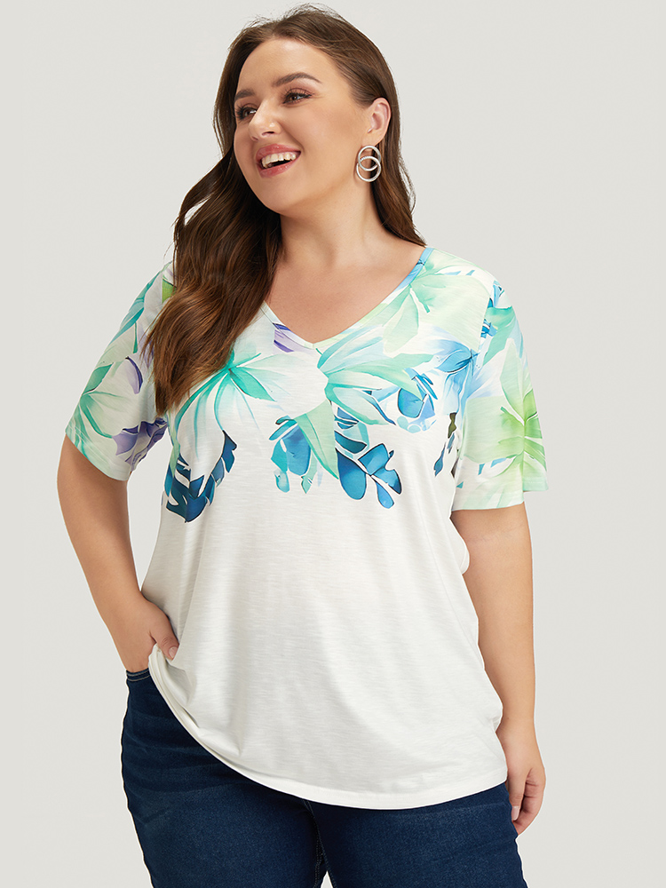 Plus Size Floral Printed Short Sleeve V Neck T-shirt Mint Women Elegant Floral V-neck Work T-shirts BloomChic 30/6X 