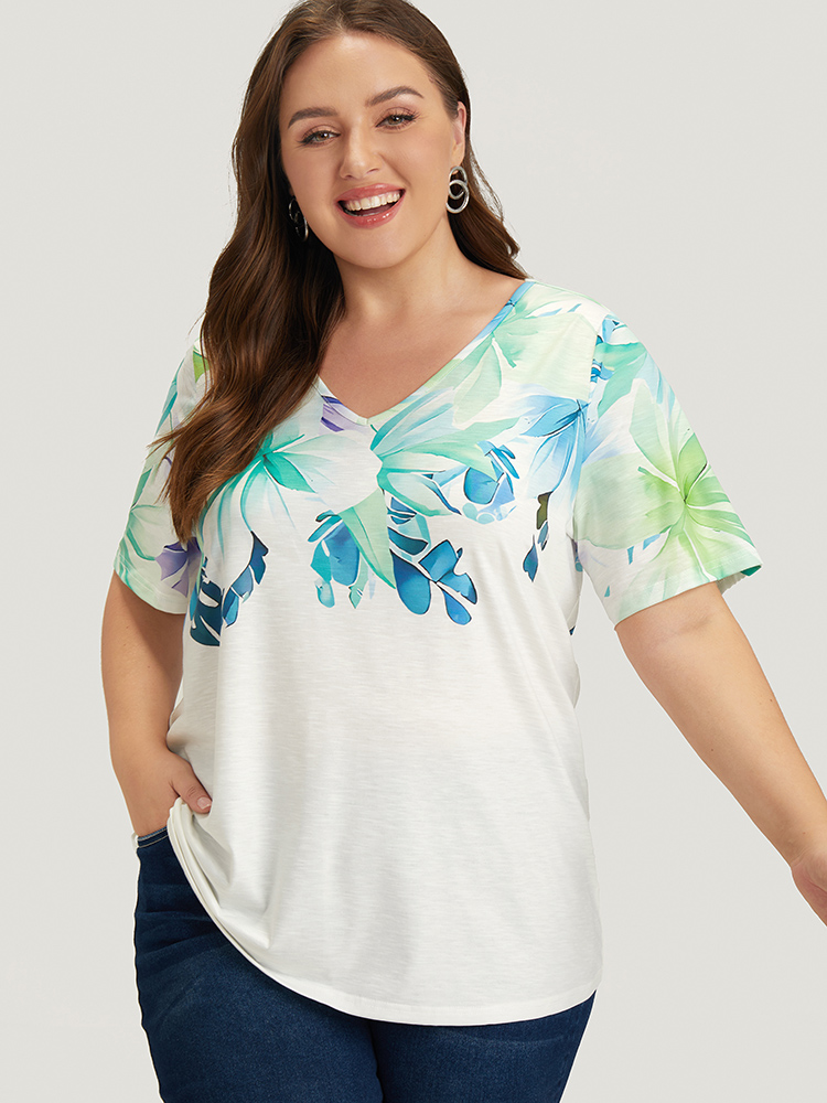 Plus Size Floral Printed Short Sleeve V Neck T-shirt Mint Women Elegant Floral V-neck Work T-shirts BloomChic 30/6X 