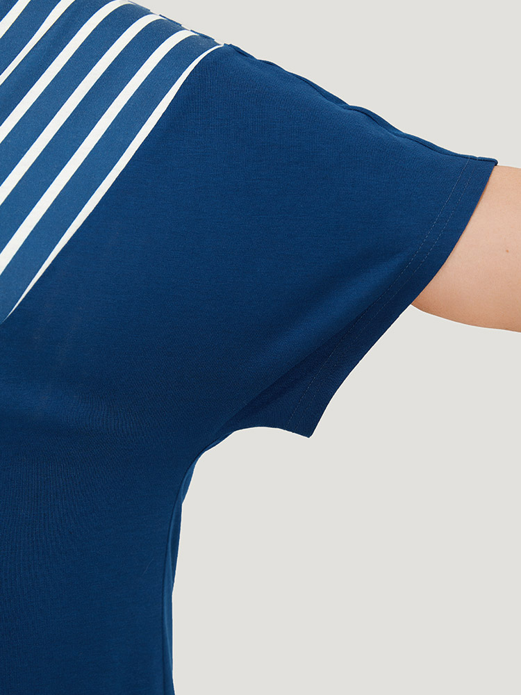 Plus Size Striped V Neck Batwing Sleeve Geometric T-shirt DarkBlue Women Casual Geometric V-neck Dailywear T-shirts BloomChic 26/4X 