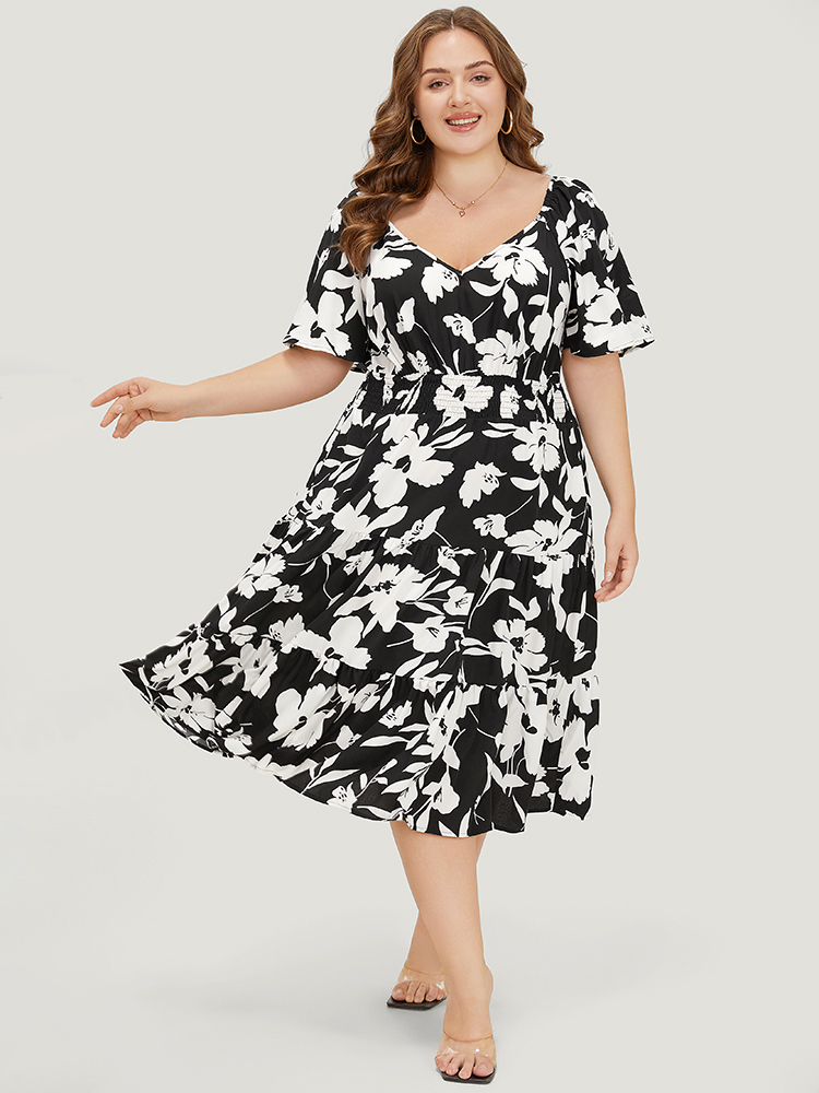 

Plus Size Floral Ruffle Pocket V Neck Shirred Dress BlackFlower Women Elegant Shirred V-neck Short sleeve Curvy Midi Dress BloomChic