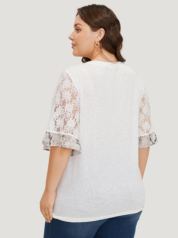 Plus Size Women Dailywear Plain Patchwork Bell Sleeve Half Sleeve V-neck Elegant T-shirts BloomChic 