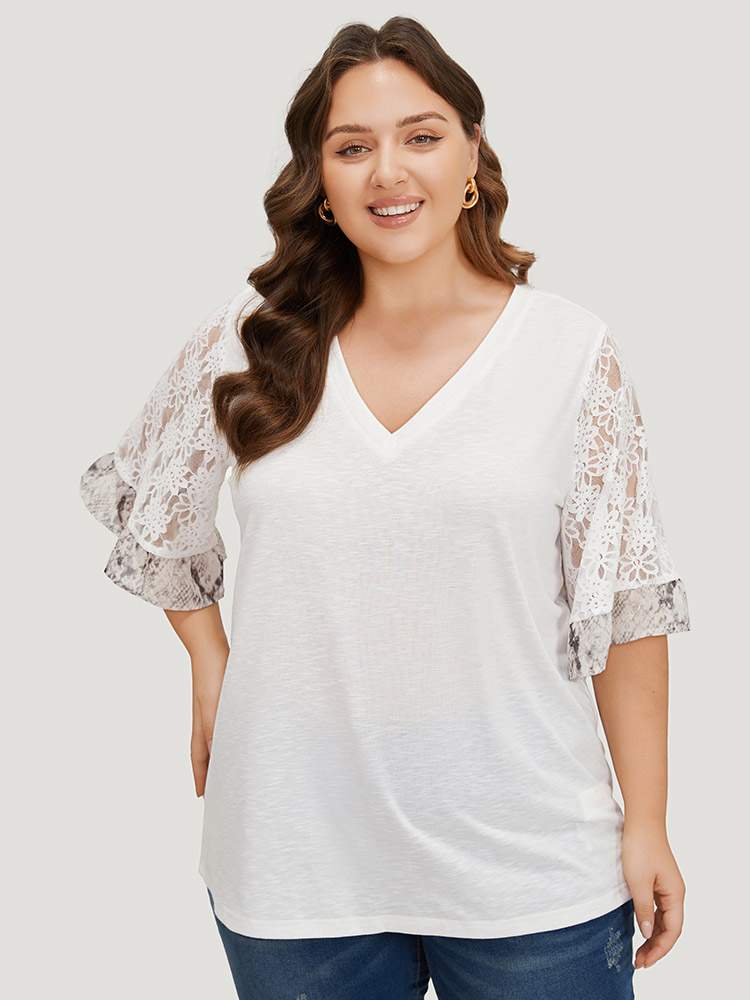 Plus Size Women Dailywear Plain Patchwork Bell Sleeve Half Sleeve V-neck Elegant T-shirts BloomChic 