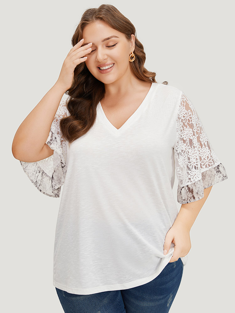 Plus Size Women Dailywear Plain Patchwork Bell Sleeve Half Sleeve V-neck Elegant T-shirts BloomChic 