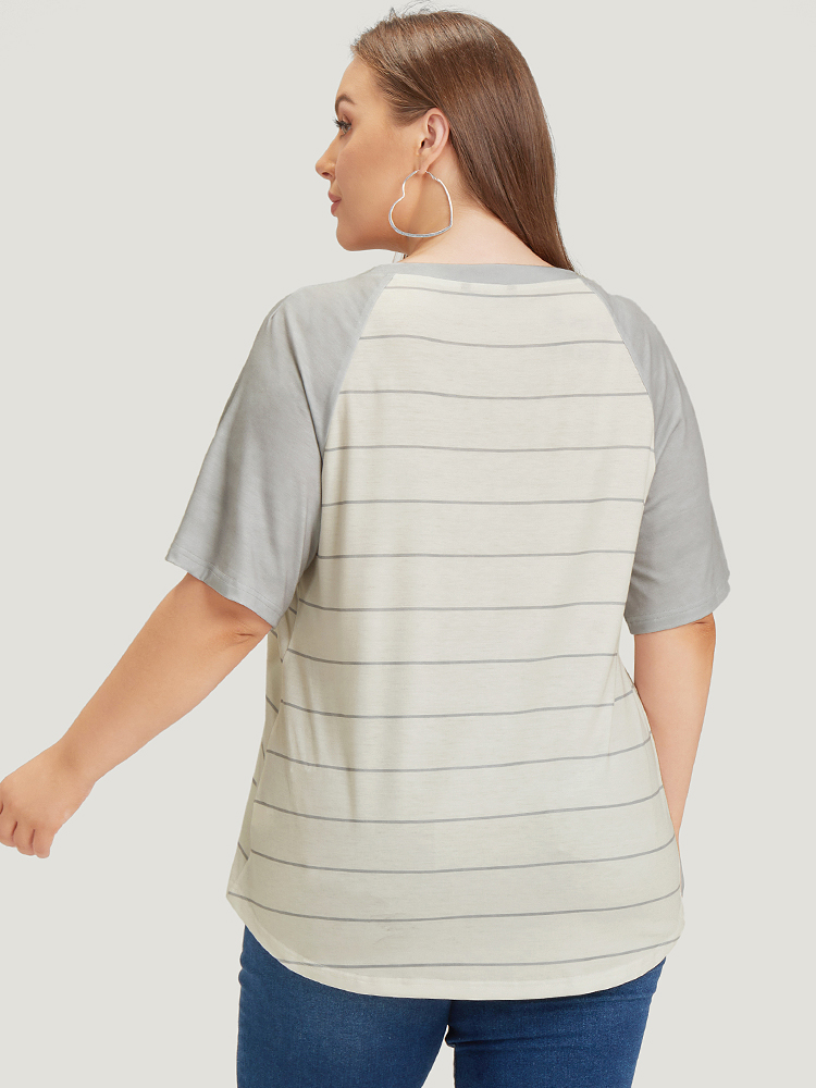 Plus Size Women Dailywear Striped Raglan sleeve Short sleeve Round Neck Casual T-shirts BloomChic 