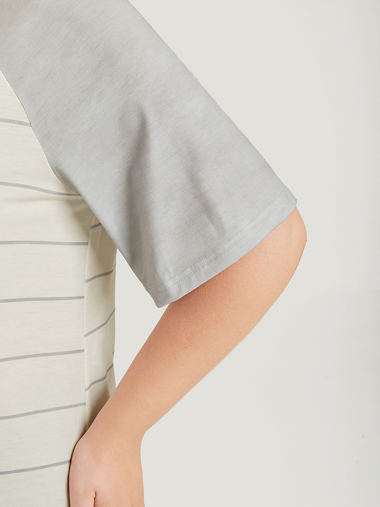 Plus Size Women Dailywear Striped Raglan sleeve Short sleeve Round Neck Casual T-shirts BloomChic 